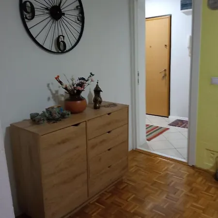 بيت للعطل Apartman Tina
